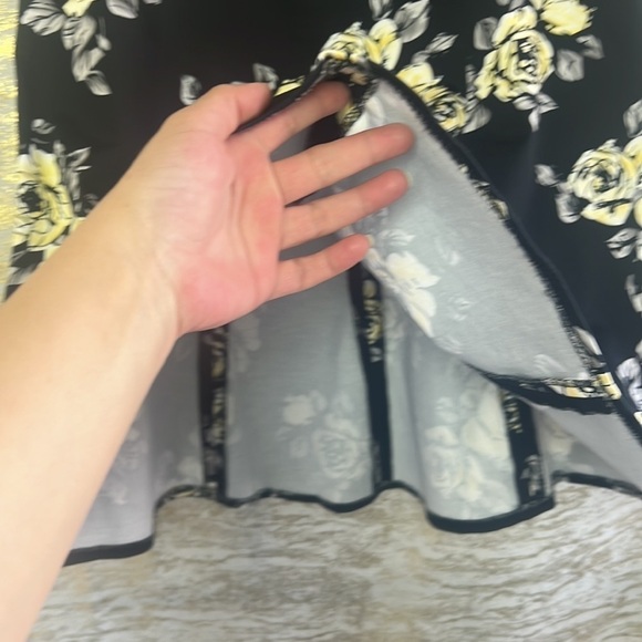 Vintage🧚‍♀️Jessica Black/Yellow Floral Print Knee Length Skirt Size 8 - Picture 7 of 12